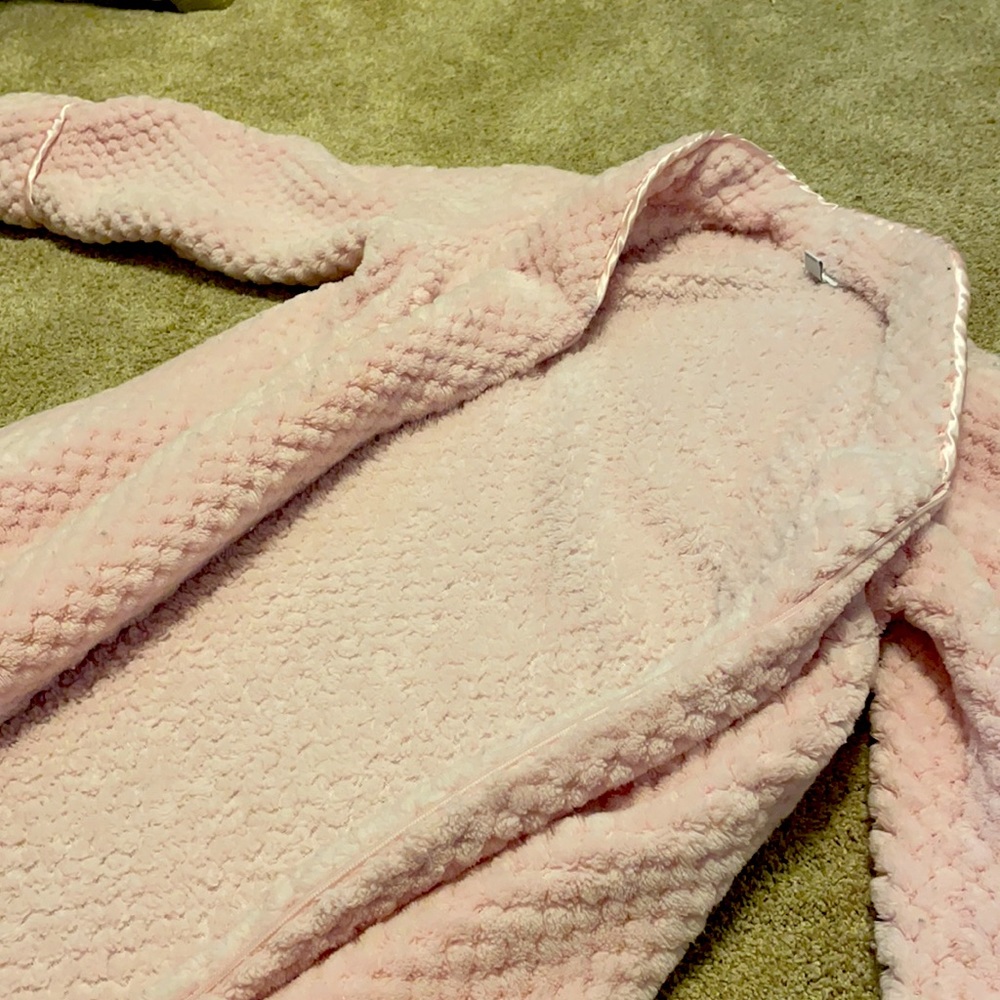 Soft Pink Robe - Picture 4 of 9